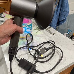 Dyson supersonicic hairdryer